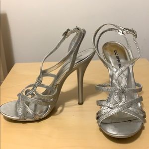 ⭐️3/$20⭐️ Call it Spring Silver Sandals